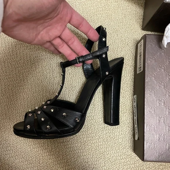 Gucci black leather heels